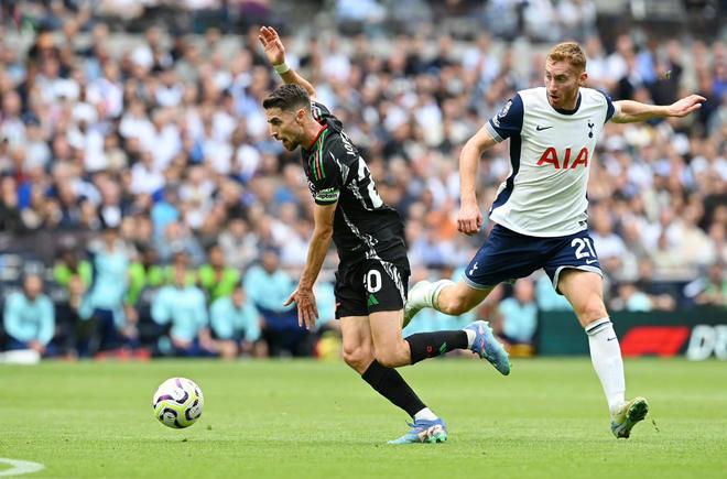 雷火电竞官网-阿森纳险胜曼城，孙兴慜梅开二度德甲